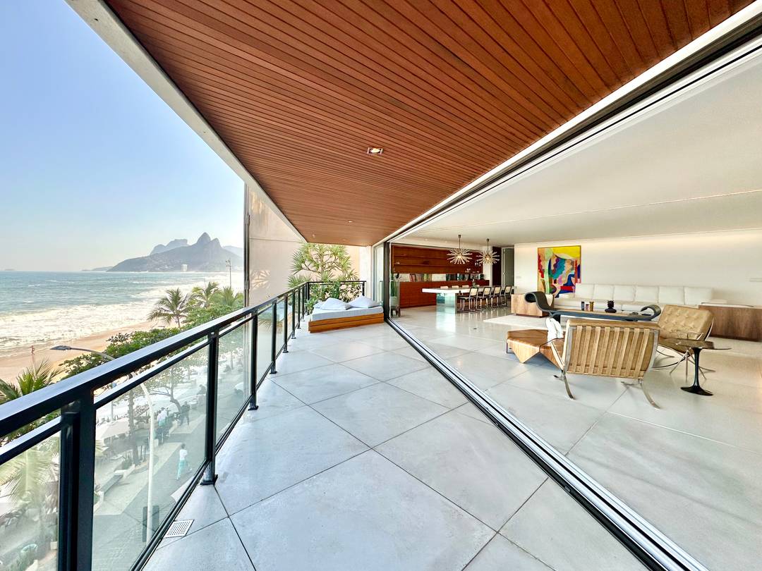 Luxury 3 bedroom ocean view apartment on Ipanema - Arpoador