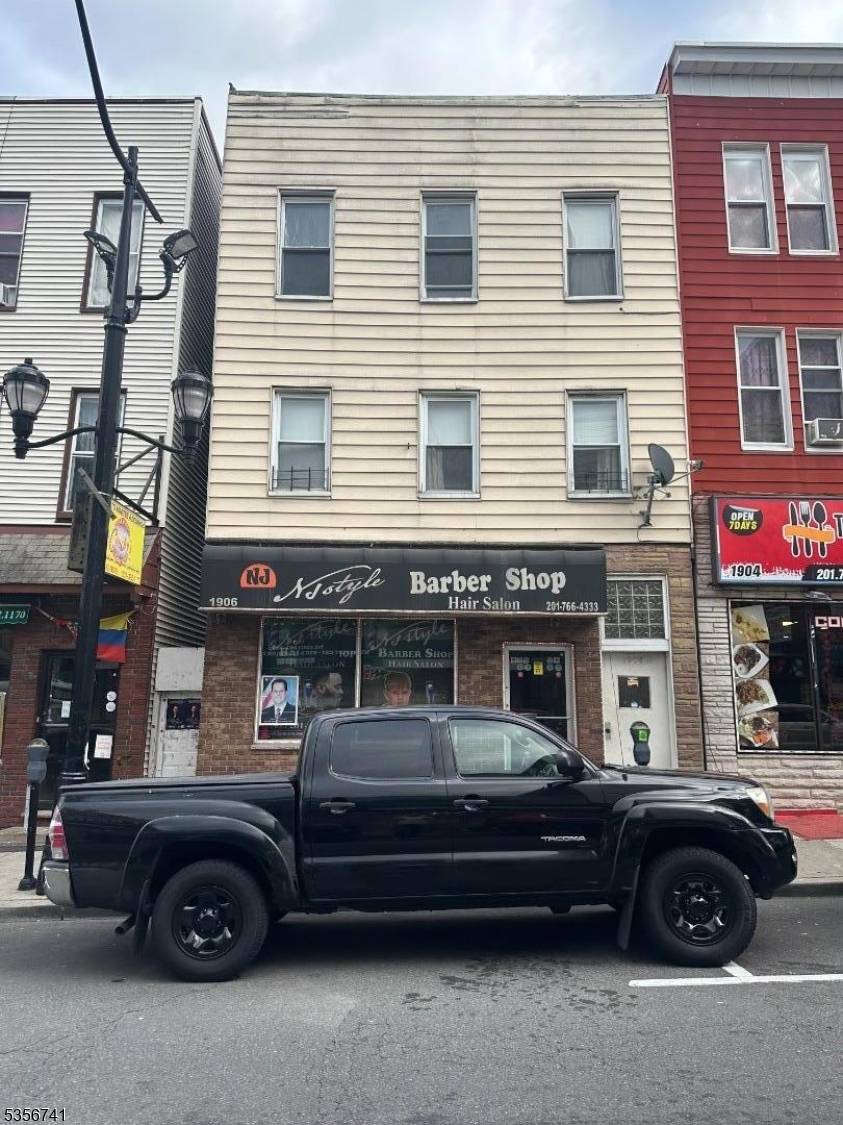 This property is composed of a Commercial Space Barbershop, 2 two bedroom apartments.