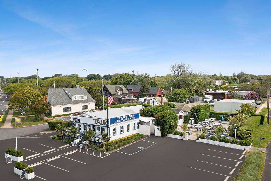 Montauk Restaurant + 6BR House in Prime Village Spot