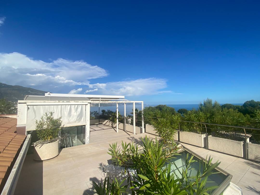Triplex Oasis: Panoramic Riviera Views & Timeless Elegance Near Monaco