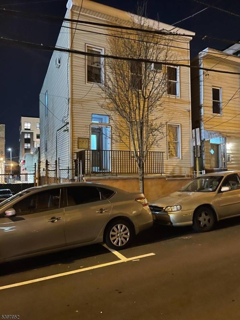 The property is being sold as is conditions, the purchase includes an extra 2500 sqft lot f parking, it can be an extra income 7 minutes away from the tunel ...