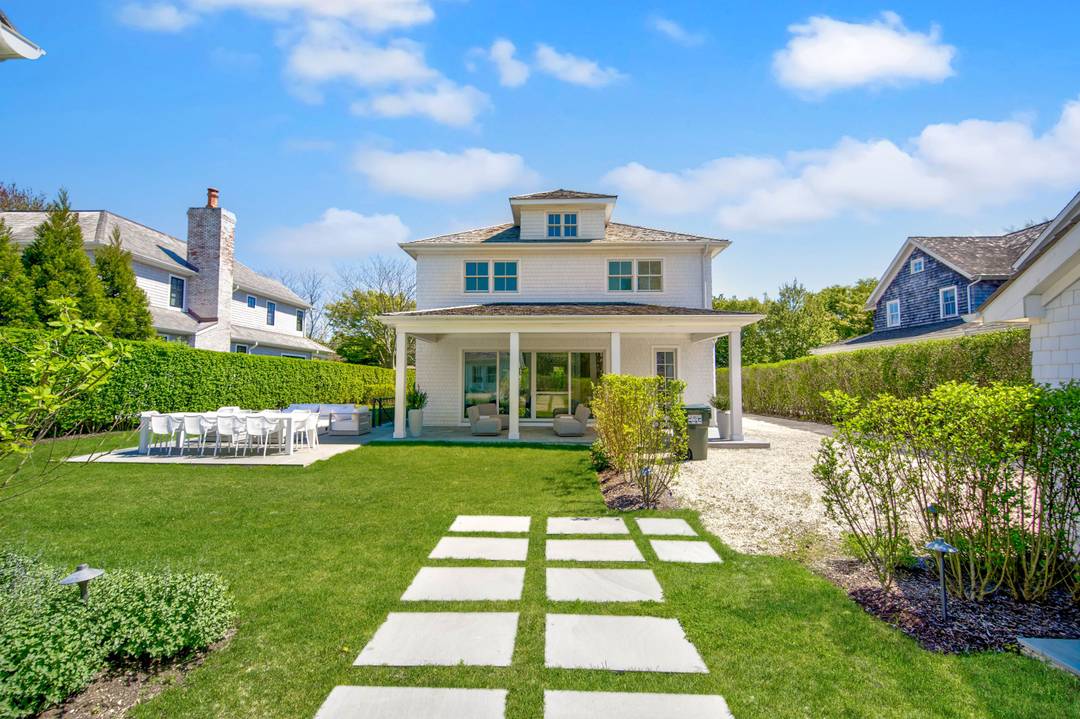 Supreme Southampton Village with Guest Cottage