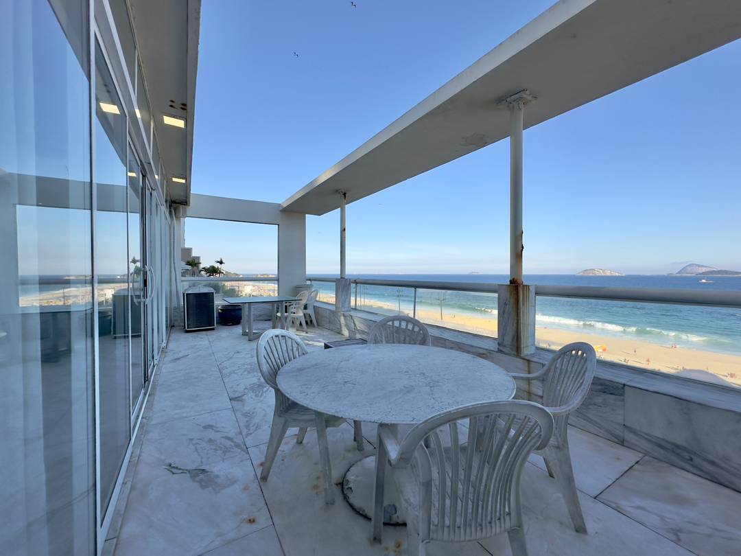 Spectacular beach front 4 bedroom penthouse on Ipanema beach
