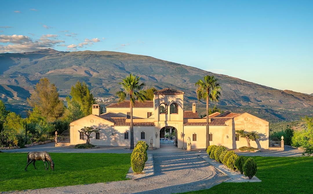 Magnificent 7 bedroom Andalusian estate near Granada for holiday rental and events
