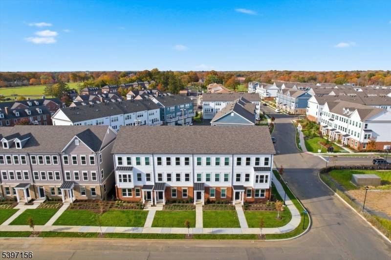 Gorgeous New Construction Townhome in Desirable Parker's Creek Community !