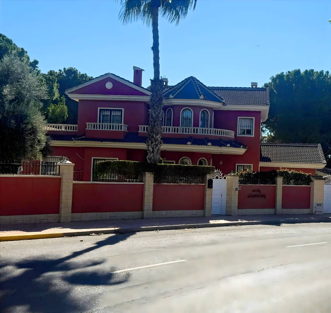 Wheelchair adapted Mediterranean  style villa on a huge corner plot in Ciudad Quesada
