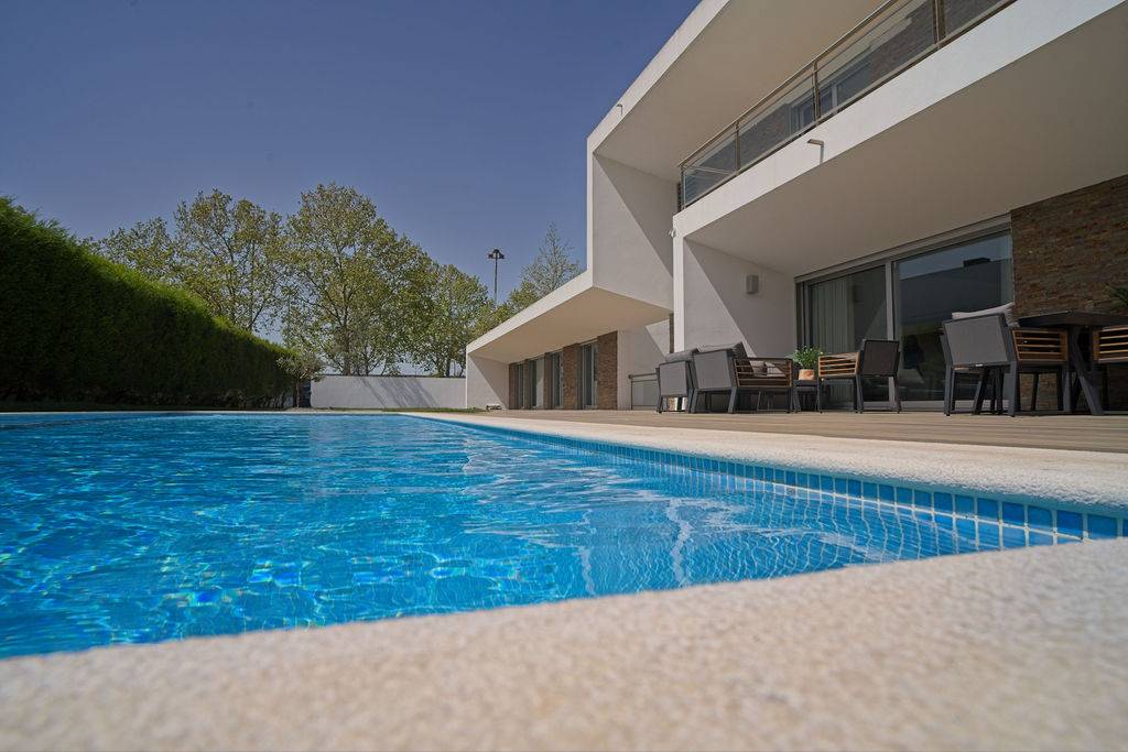 LUXURY CONTEMPORARY DESIGN VILLA IN PORTIMÃO, ALGARVE