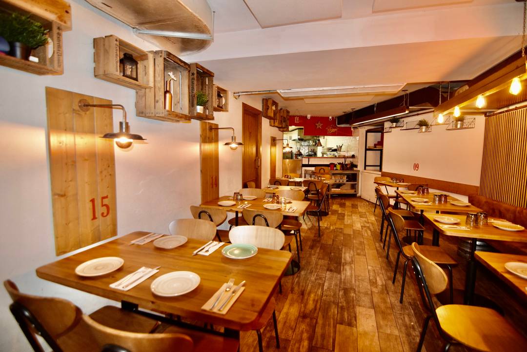 GREAT OPPORTUNITY, RESTAURANT FOR LEASE IN THE CENTER OF SITGES