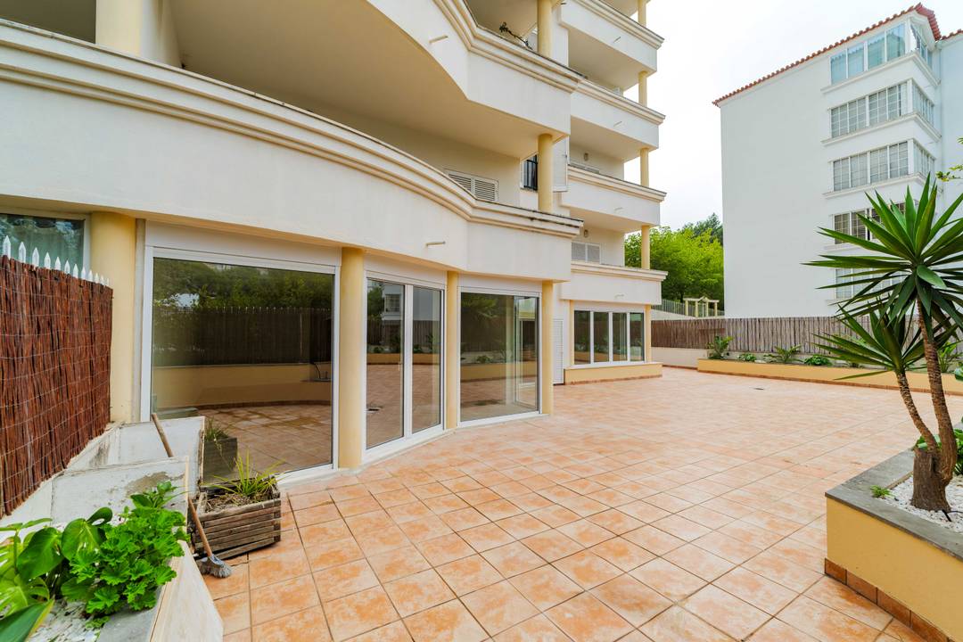 Bright T3 Apartment in Estoril to Rent