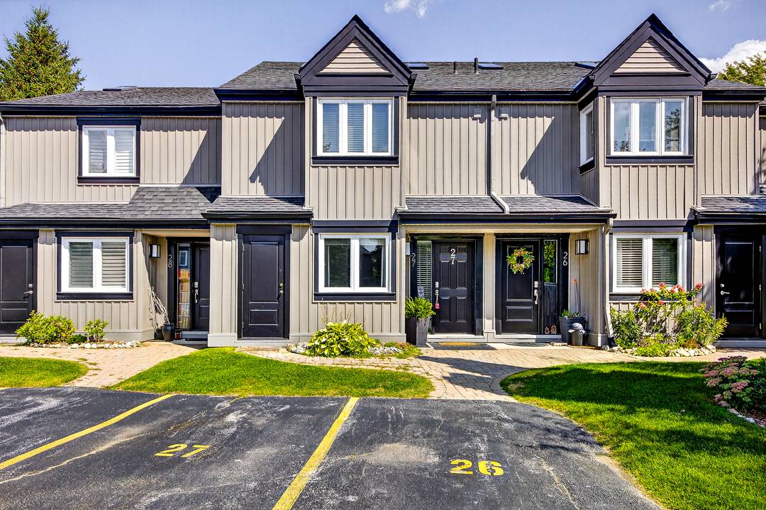 3 Bdrm Townhome Steps From Georgian Bay