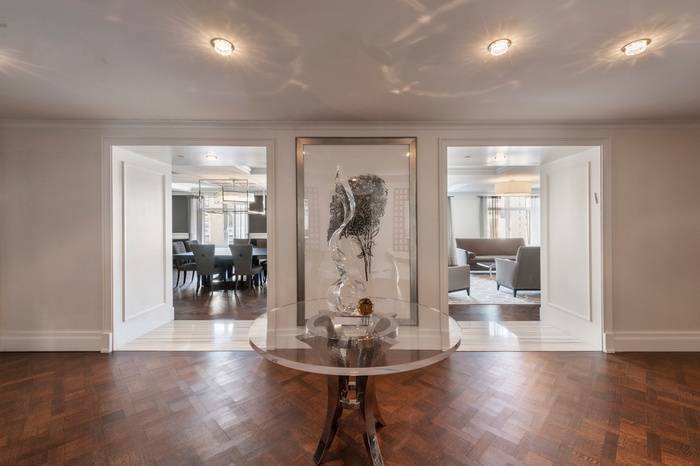 UNIQUE AND EXCEPTIONAL UWS 7 BED WITH PARKING !
