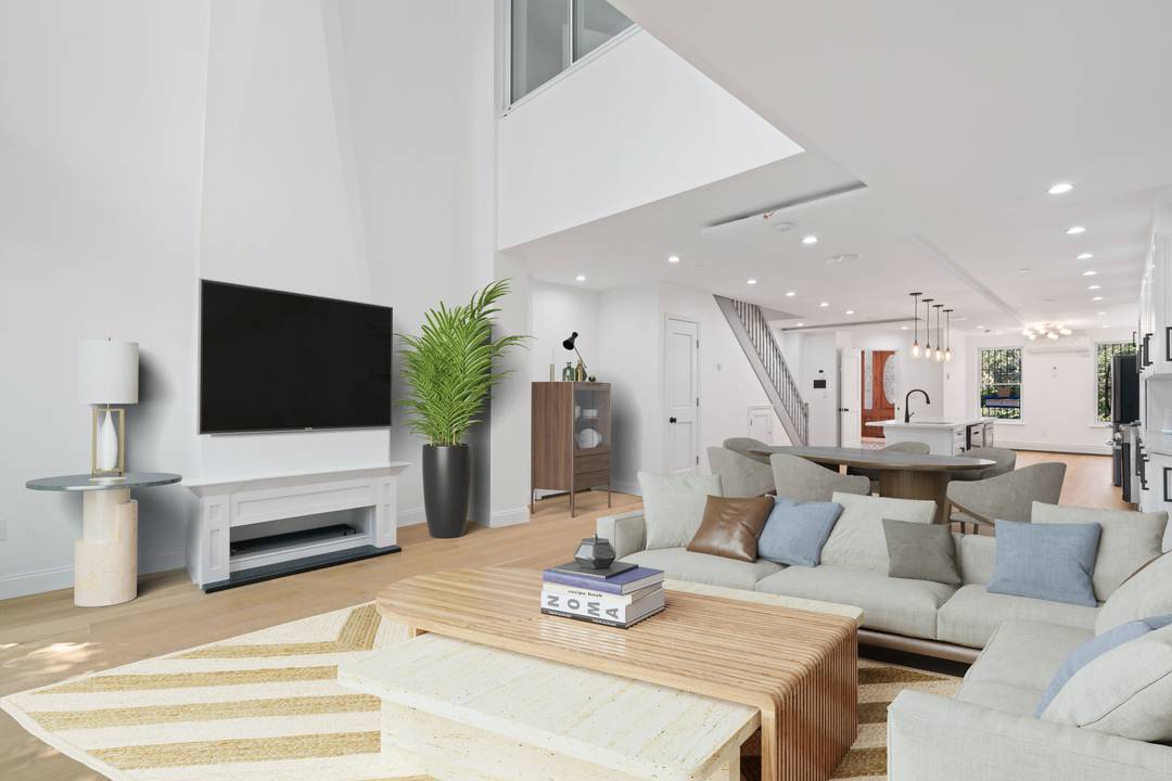 INCREDIBLE 4-BEDROOM/4-BATH TOWNHOUSE IN BOERUM HILL WITH STUNNING ROOF DECK & PRIVATE BACKYARD