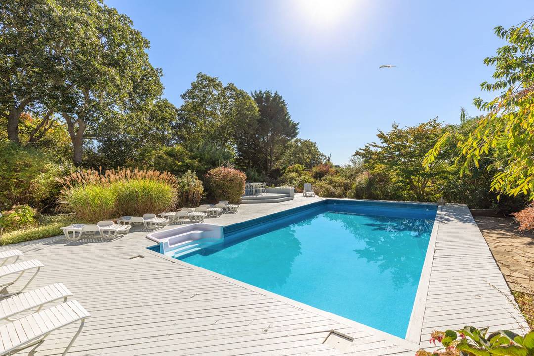 Hidden Gem in Sandringham Beach: Waterviews and Endless Potential