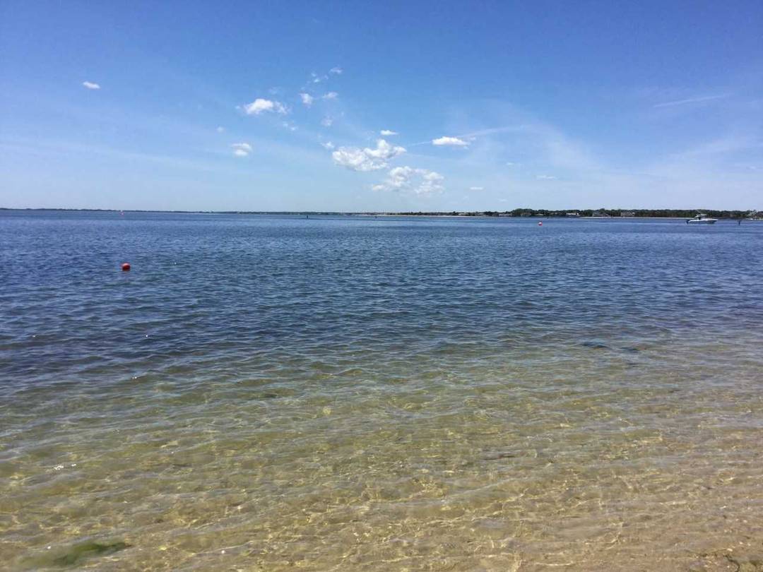 Villa By The Sea: Minutes to Bay, Marinas, Ocean & Waterfront Dining; Exceptional SOH Hampton Bays