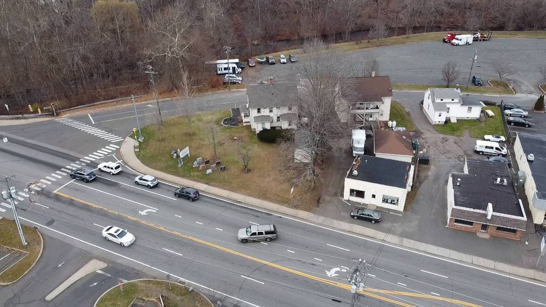 Located at a traffic light, intersection of Washington St and Bernie O'Rourke West St City Water, Gas, and Sewer Proposed QSR drive thru pad Traffic Count 24, 500 ADT Nearby ...