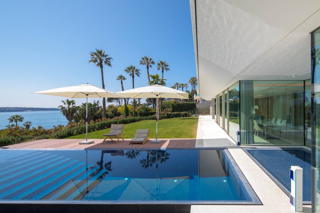 Glass Horizons – Californian Elegance in Cannes |  Horizons de Verre – Élégance Californienne à Cannes