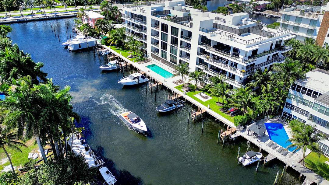 New ! The ''Best In Show'' Waterfront Penthouse in Fort Lauderdale, presented as the World's Greatest Boat Show kickoffs The James Bond Waterfront Penthouse.