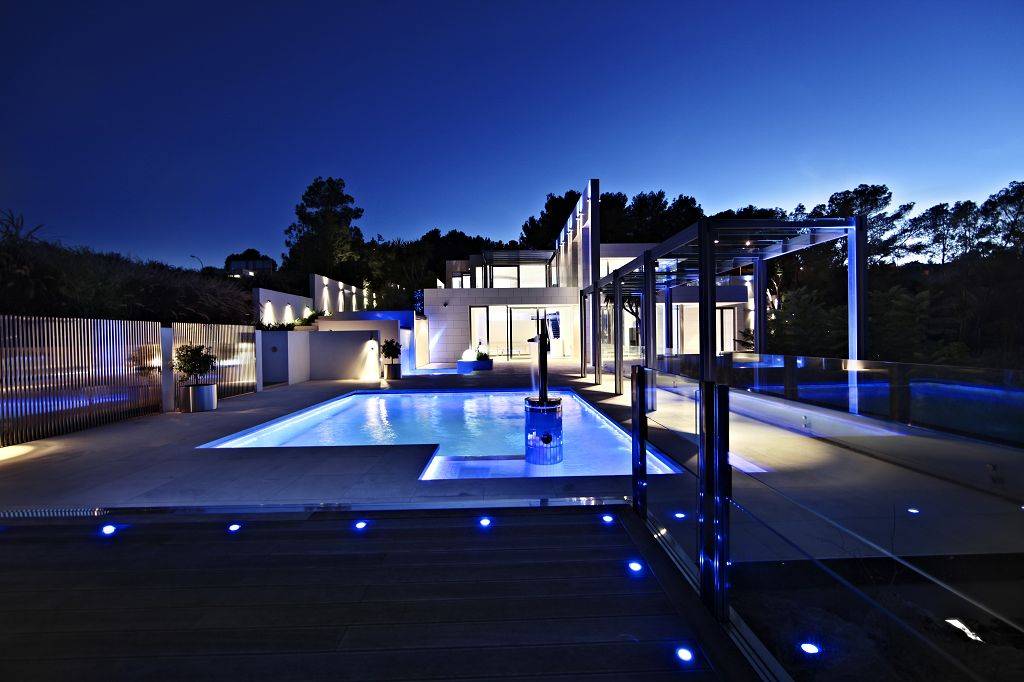 LUXURIOUS DESIGNER POOL VILLA WITH SEA VIEWS IN SOL DE MALLORCA