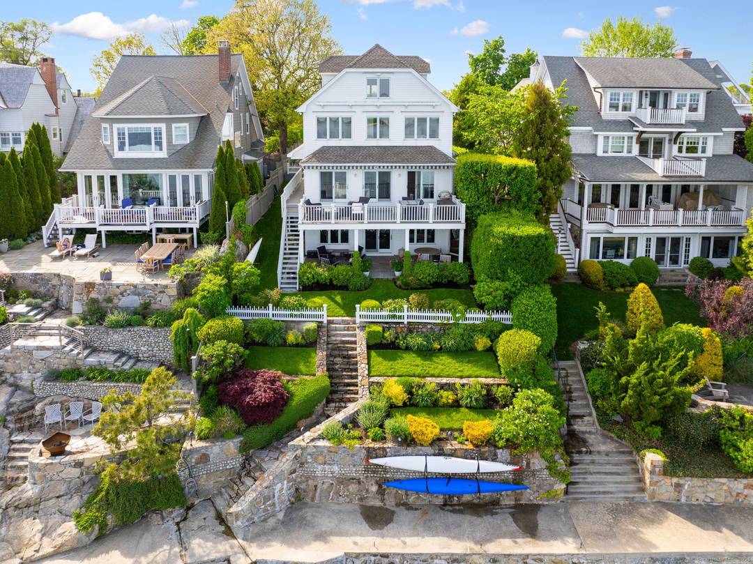 Live the Dream on Bell Island.