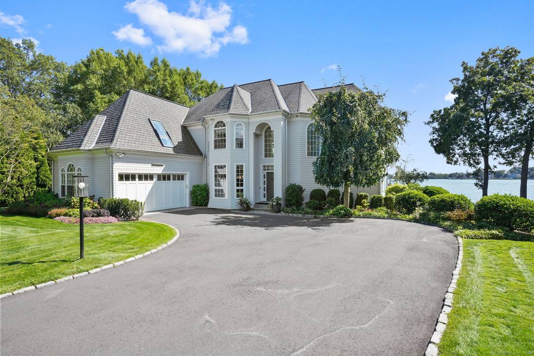 Darien's Luxury Designer Furnished Turnkey Rental Available 11 1 A HOBI Award winning renovation and design by the TREC WayStay team, Weeds Landing is Darien's only fully furnished, flexible term, ...