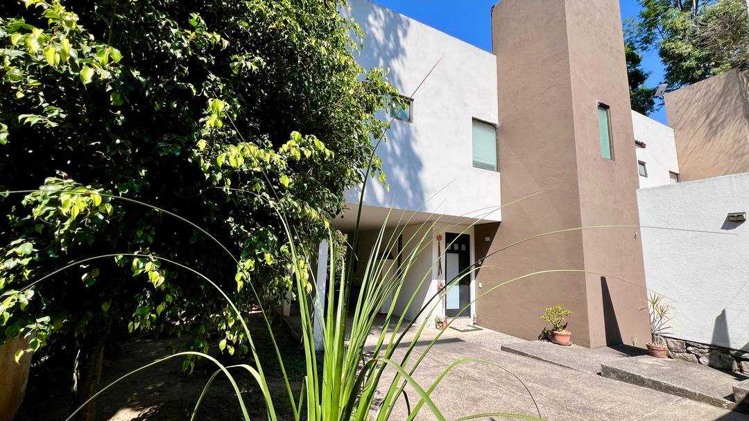 House for sale in the town of Valle de Bravo