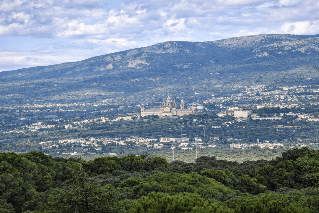 RUSTIC FARMHOUSE FOR SALE  — Galapagar (Madrid)